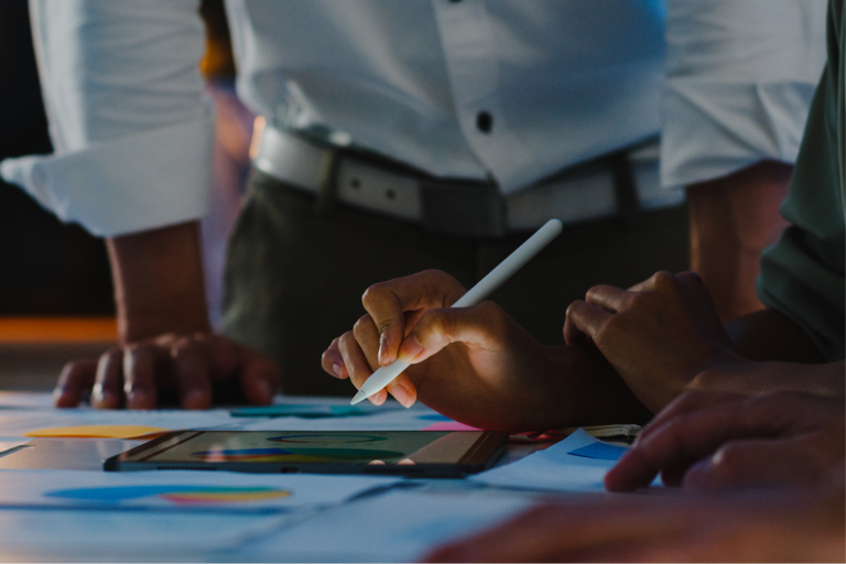 Marketing em escala + campanhas locais prontas