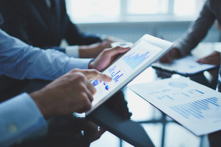 Retorno do investimento em franquias de segurança: o que esperar do payback e do ROI
