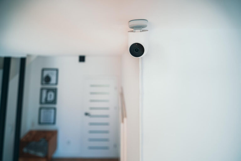 Alarme monitorado: o que é, como funciona e por que é mais seguro que o convencional